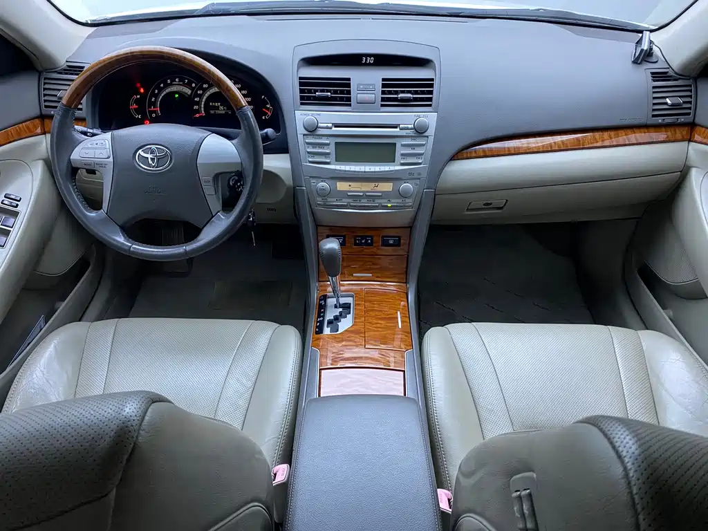 Toyota Camry — миниатюра 6