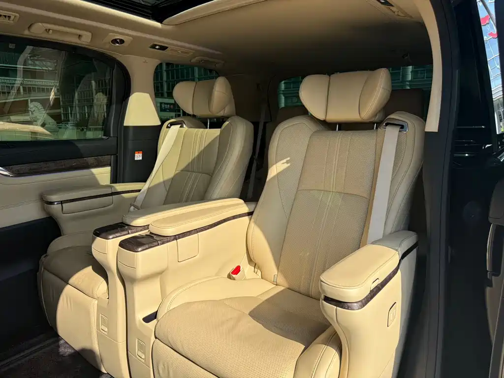 Toyota Vellfire 2021 2.5L HV Luxury