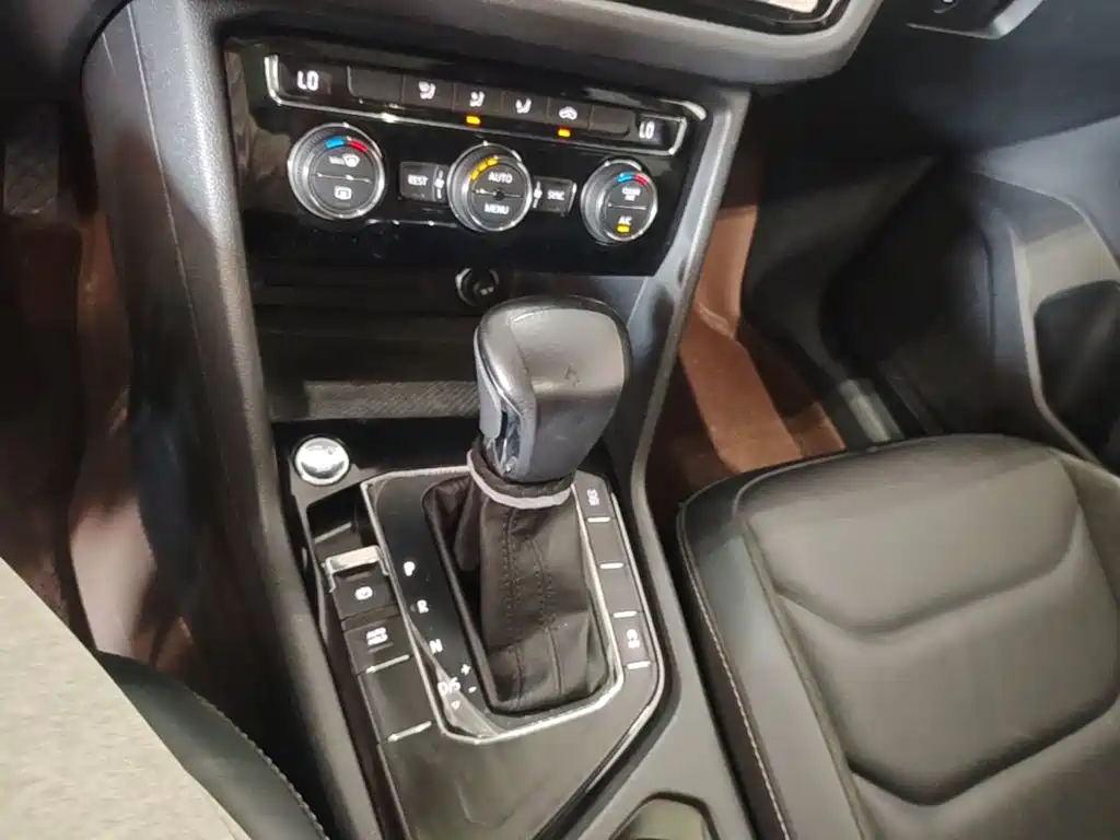 Volkswagen Tiguan L — миниатюра 19