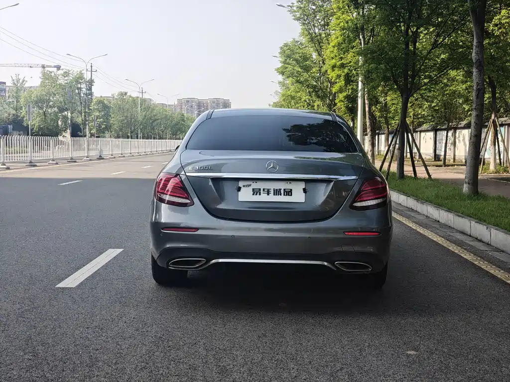 Mercedes-Benz E-Class — миниатюра 6