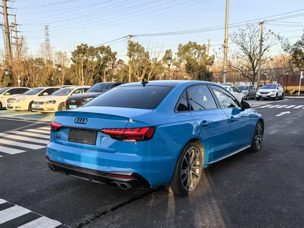 AUDI S4
