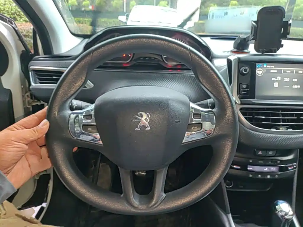 Peugeot 2008 — миниатюра 11