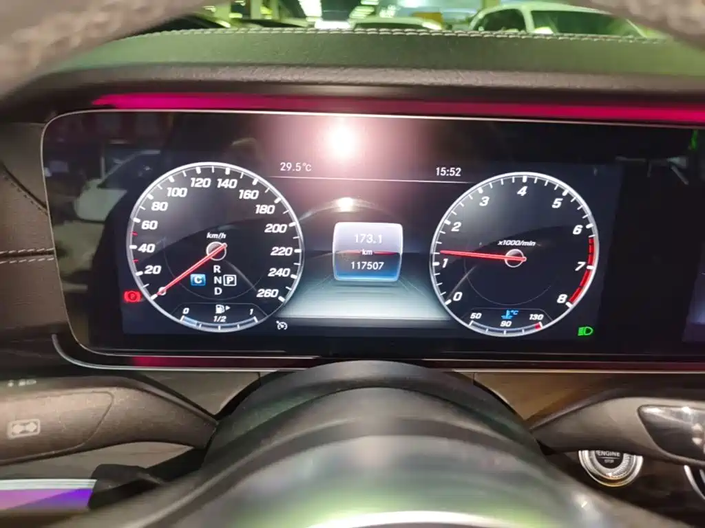Mercedes-Benz E-Class — миниатюра 12