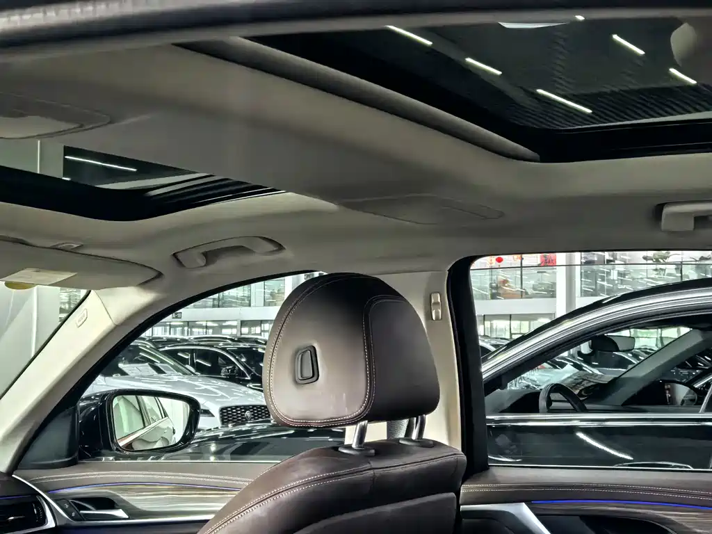 BMW 5 Series New Energy — миниатюра 12