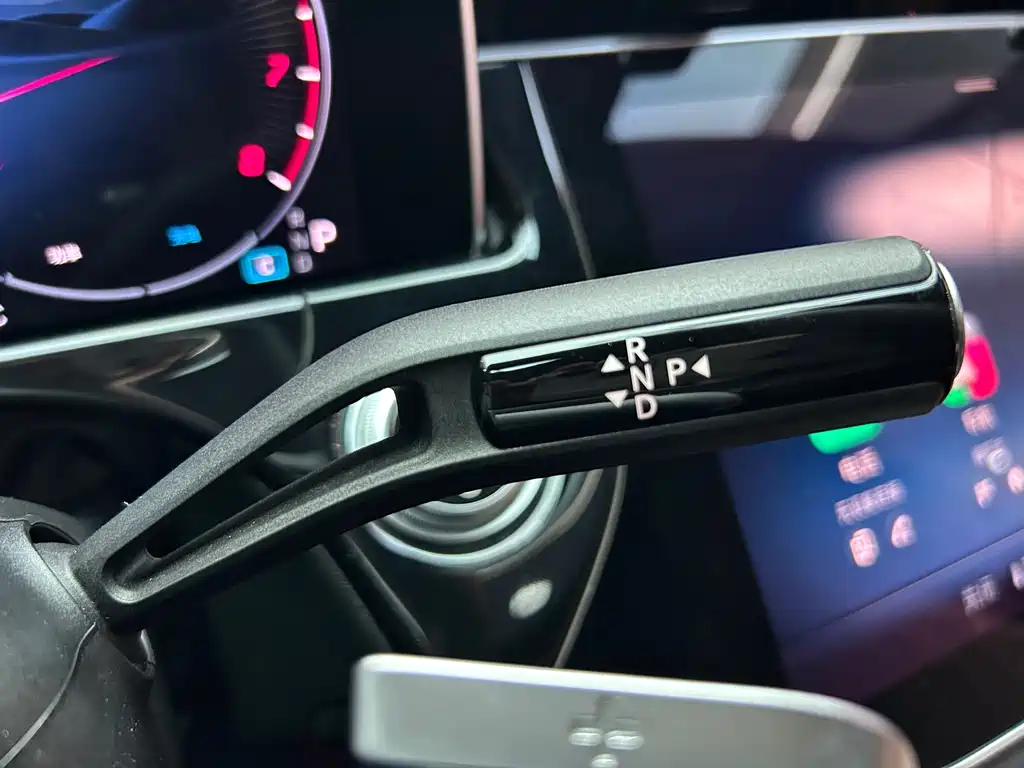 Mercedes-Benz E-Class — миниатюра 32