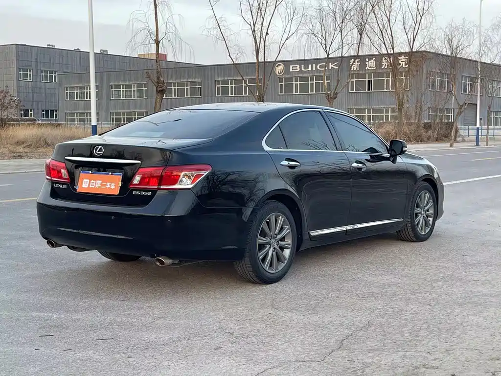 Lexus ES — миниатюра 9