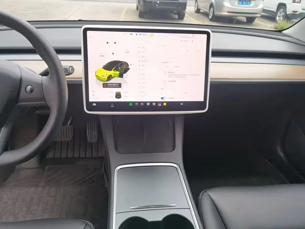 Tesla Model 3 — миниатюра 13