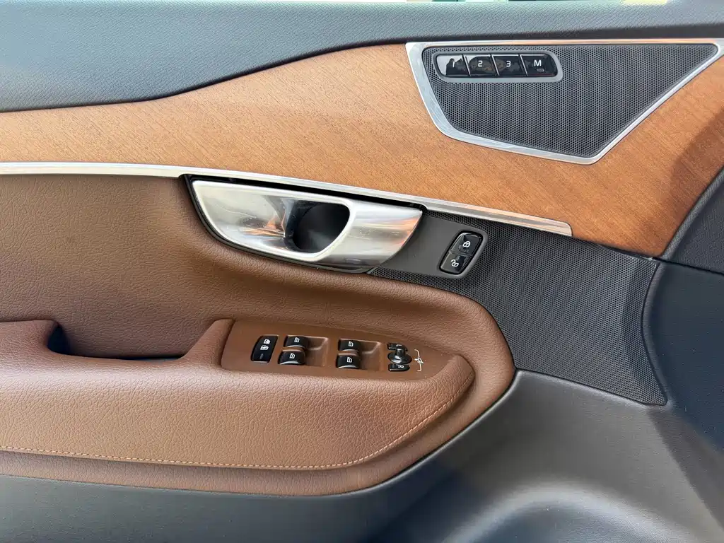 Volvo XC90 — миниатюра 15