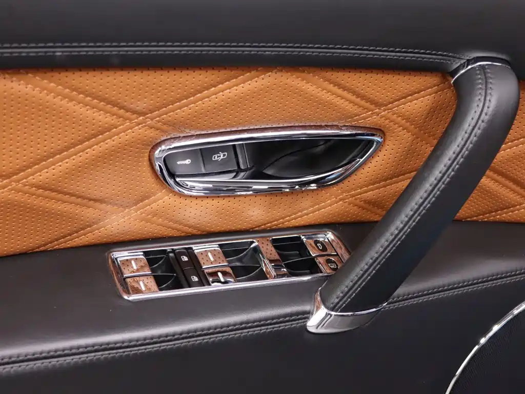 Bentley Flying Spur — миниатюра 25