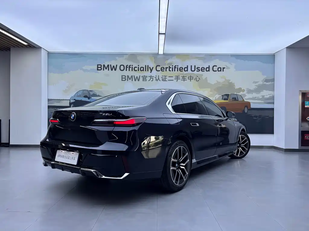 BMW 7 Series — миниатюра 5