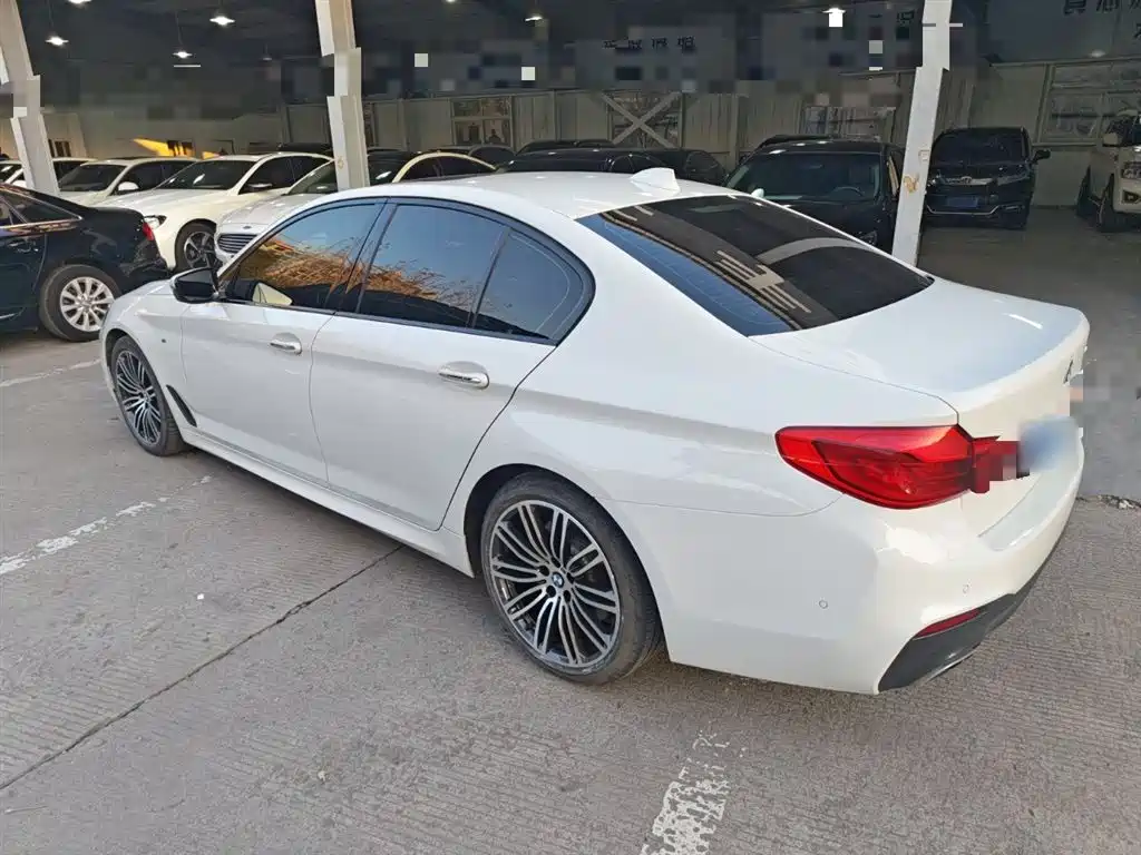 BMW 5 SERIES