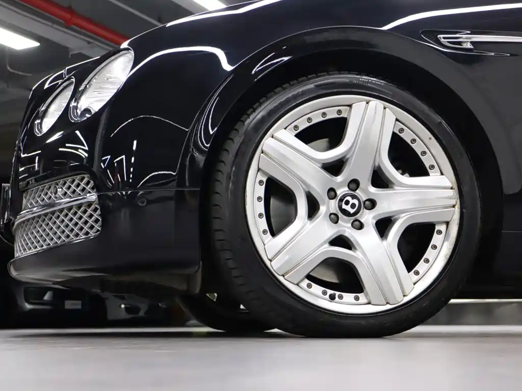 Bentley Flying Spur — миниатюра 30
