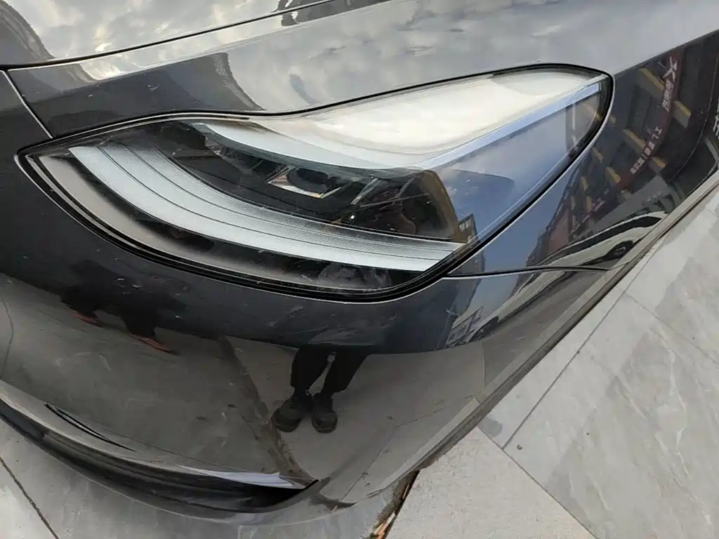 Tesla Model Y — миниатюра 24
