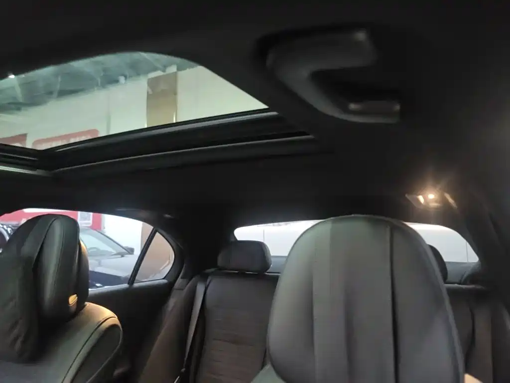 Mercedes-Benz C-Class — миниатюра 18