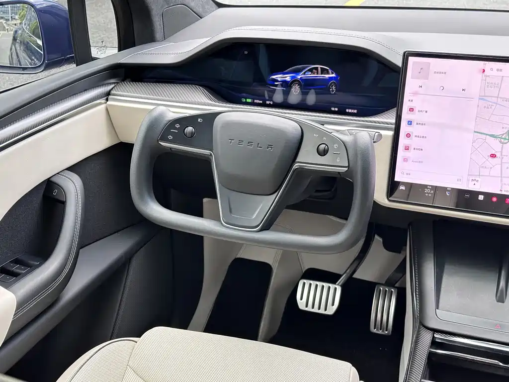 Tesla Model X — миниатюра 16