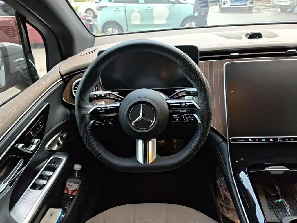 Mercedes-Benz EQE SUV — миниатюра 11