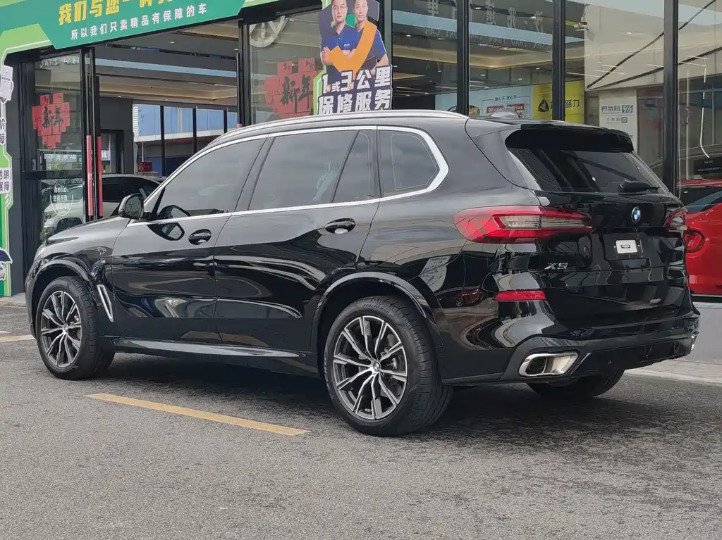 BMW X5 2022 xDrive 30Li Premium M Sport