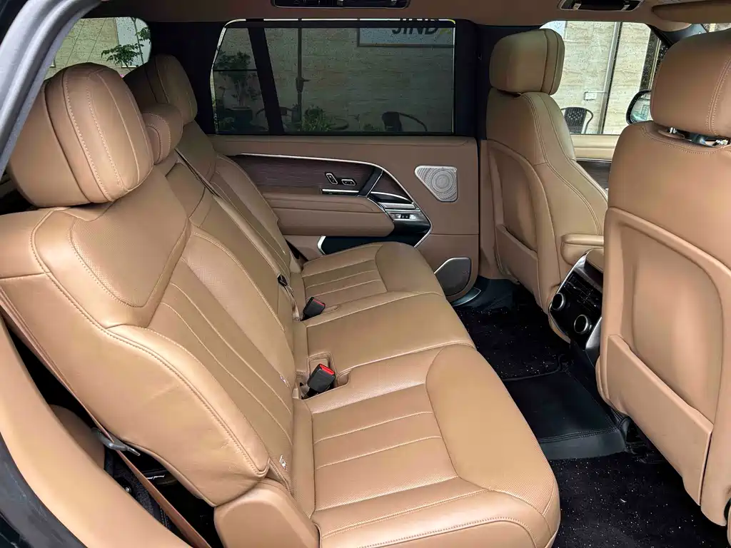 Land Rover Range Rover 2023 3.0 L6 400PS мест Long Wheelbase