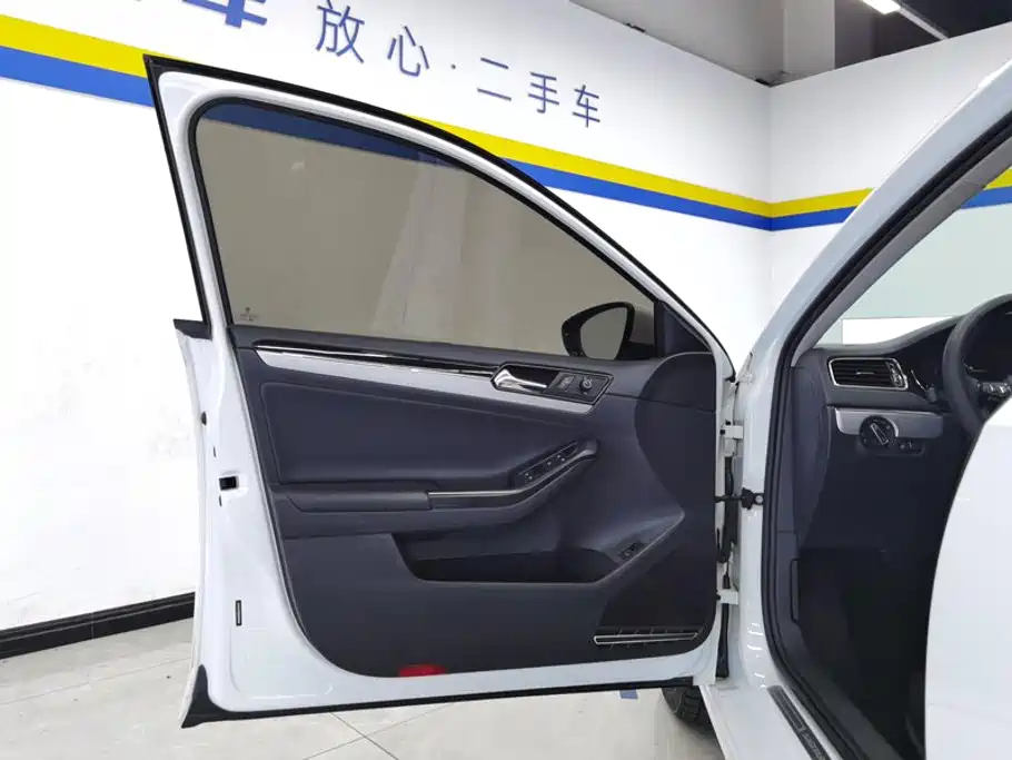 Volkswagen Sagitar — миниатюра 7