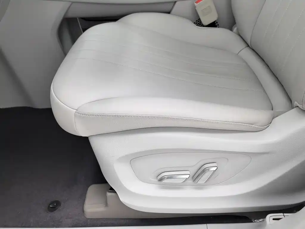 Roewe iMAX8 New Energy — миниатюра 20