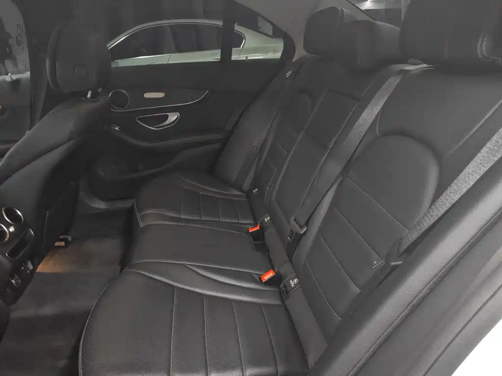 Mercedes-Benz C-Class — миниатюра 12