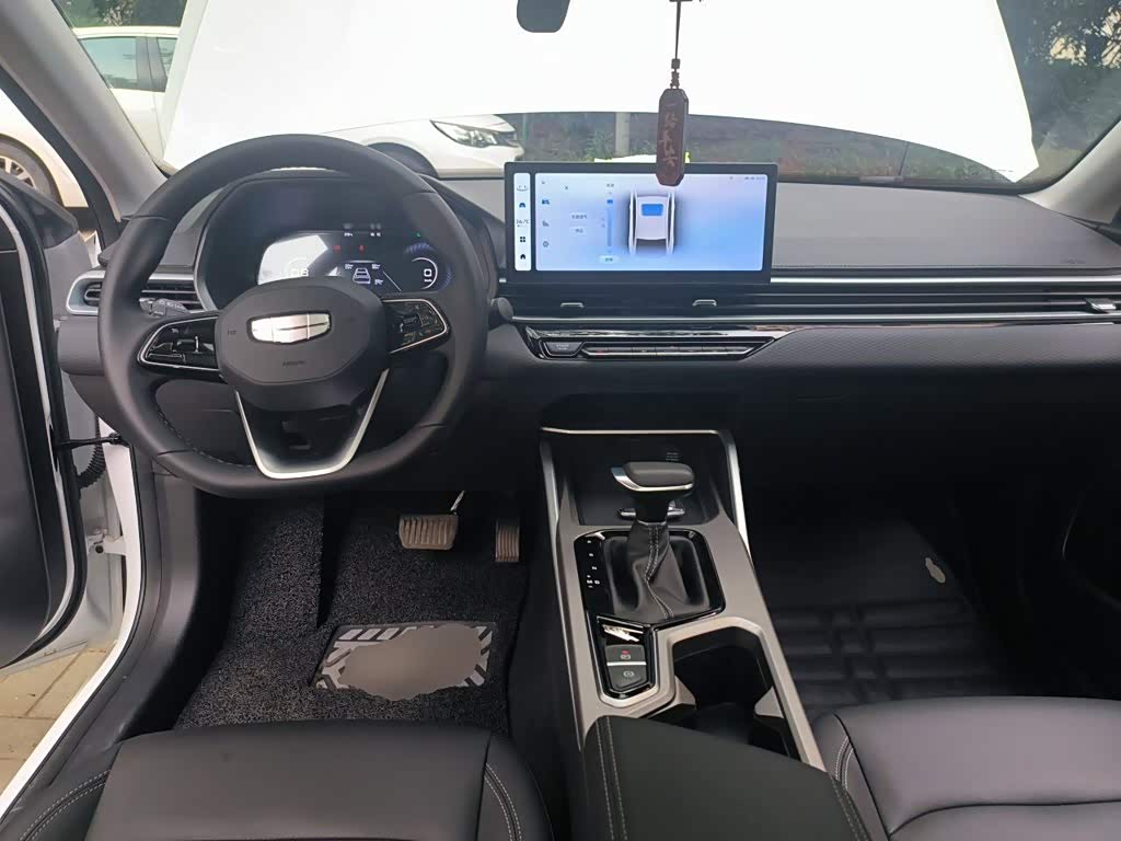 Geely Emgrand 1.5 л 2025 г. Белый, пробег 1500 км