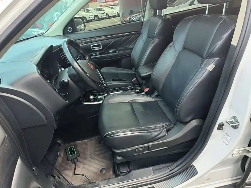 Mitsubishi Outlander — миниатюра 15
