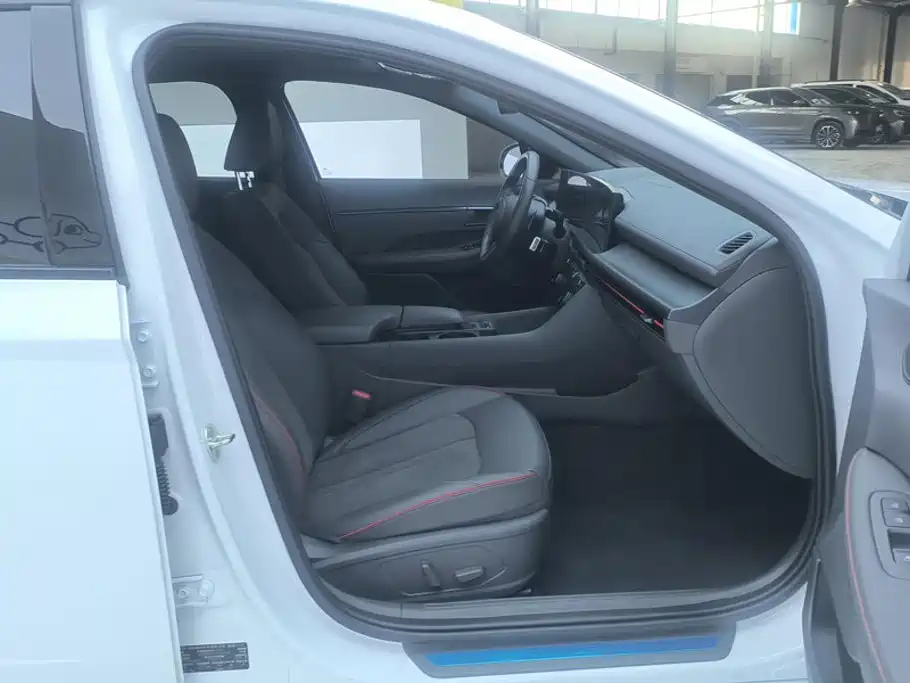 Hyundai Sonata — миниатюра 8