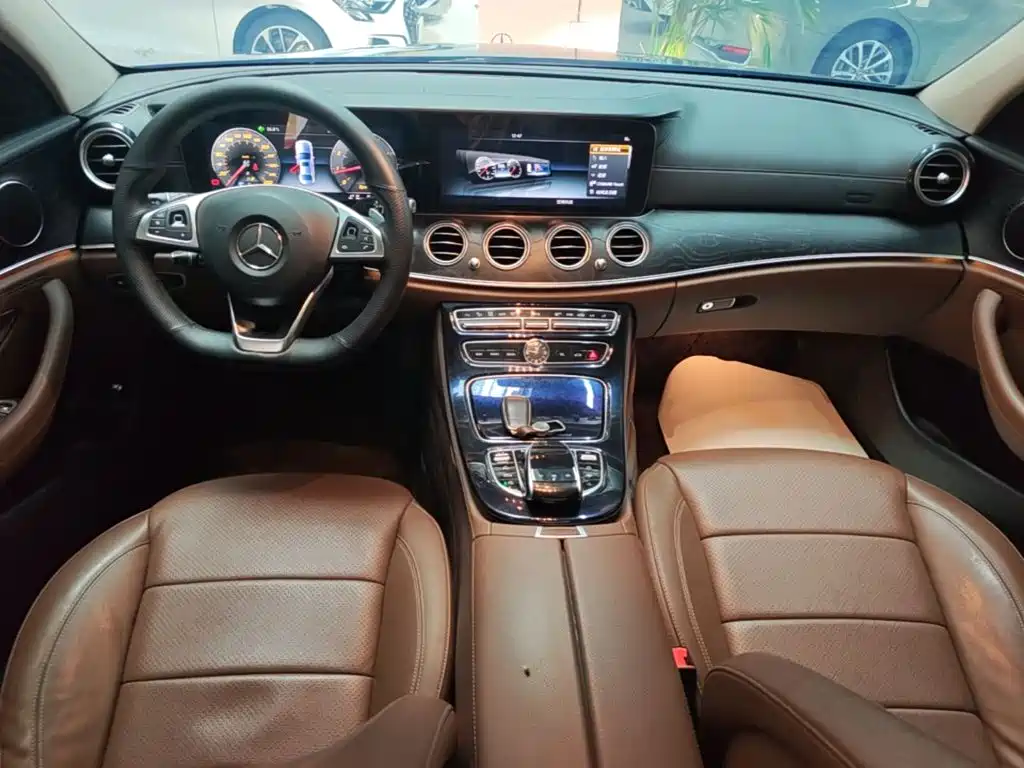 Mercedes-Benz E-Class — миниатюра 10
