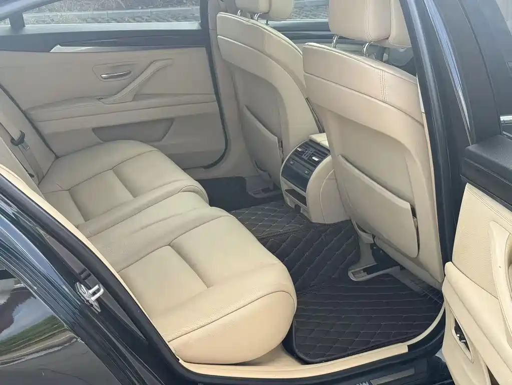 BMW 5 Series — миниатюра 13