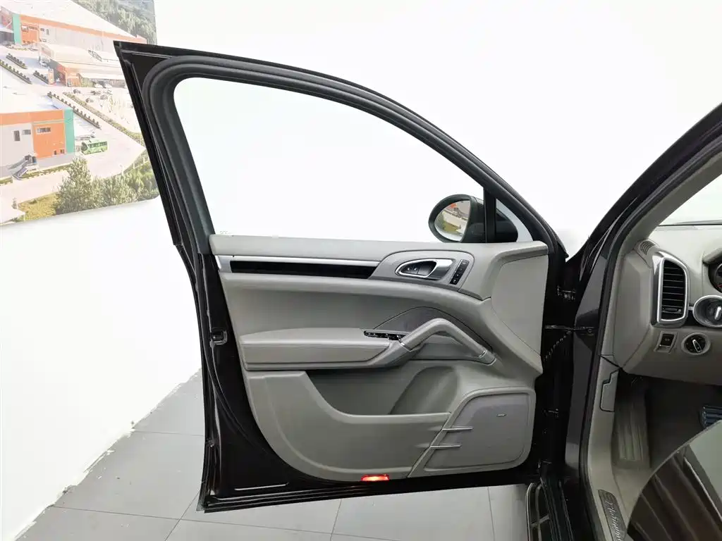 Porsche Cayenne 2014 Cayenne Platinum Edition 3.0T