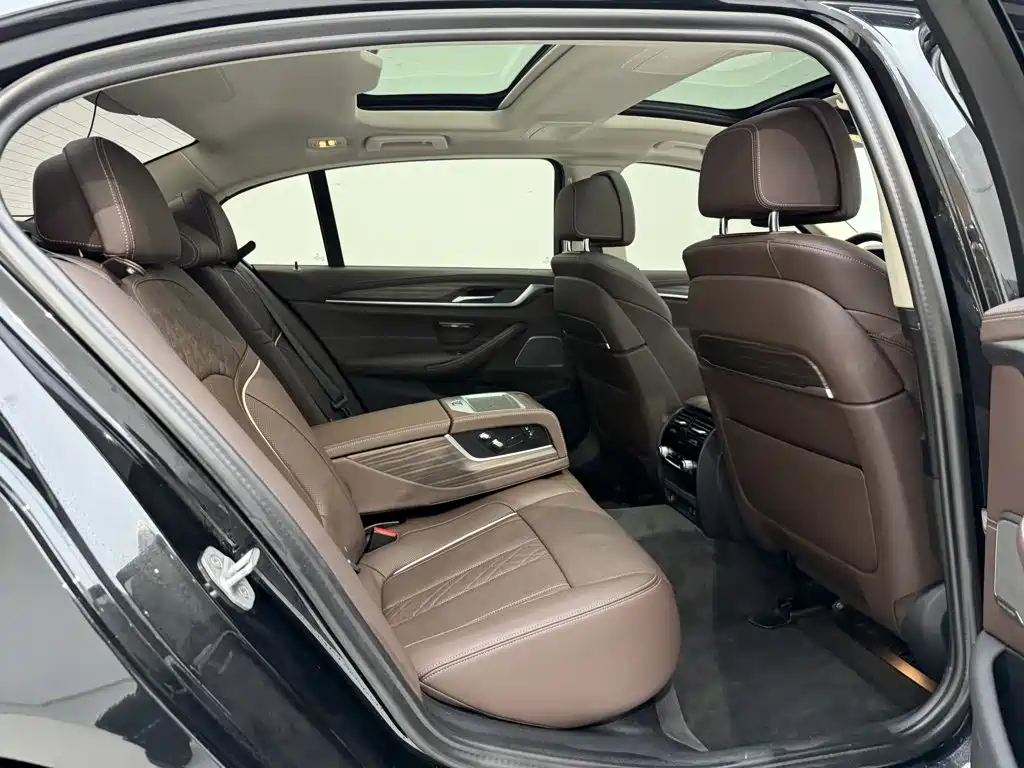 BMW 5 Series — миниатюра 21