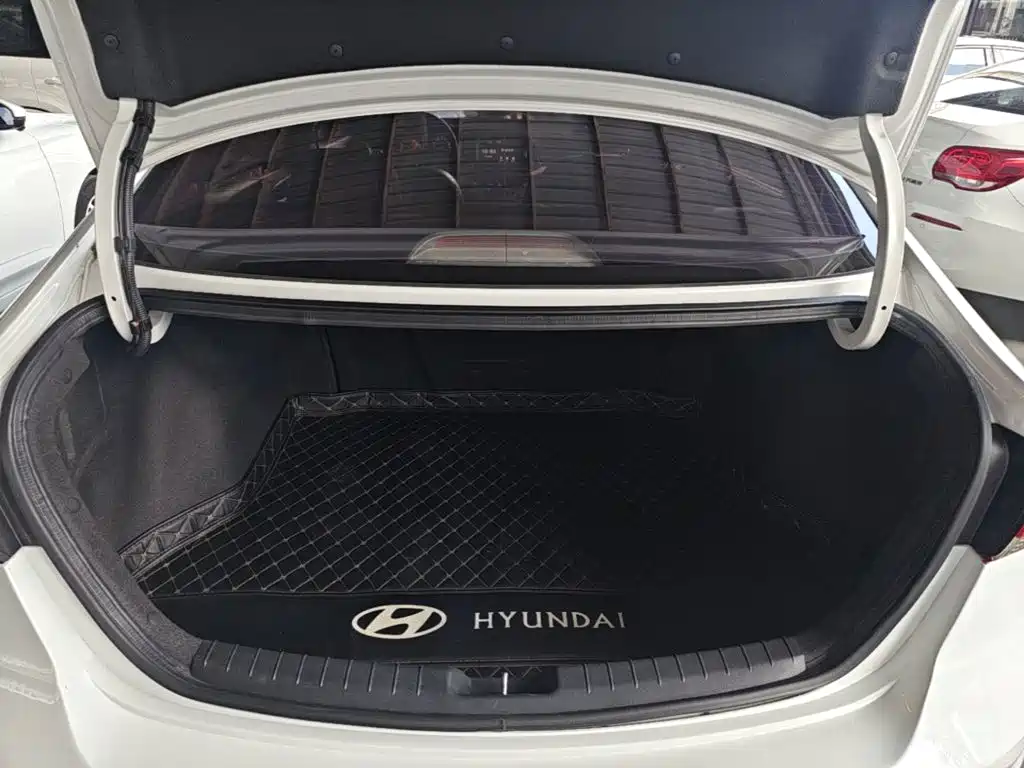 Hyundai Elantra — миниатюра 19