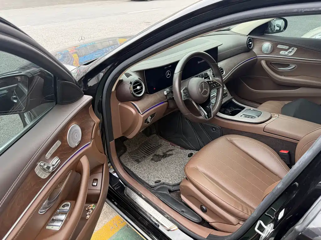 Mercedes-Benz E-Class — миниатюра 4