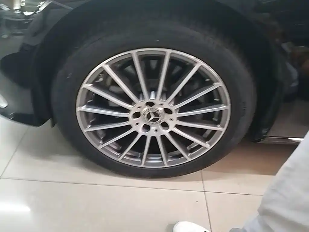 Mercedes-Benz E-Class — миниатюра 23