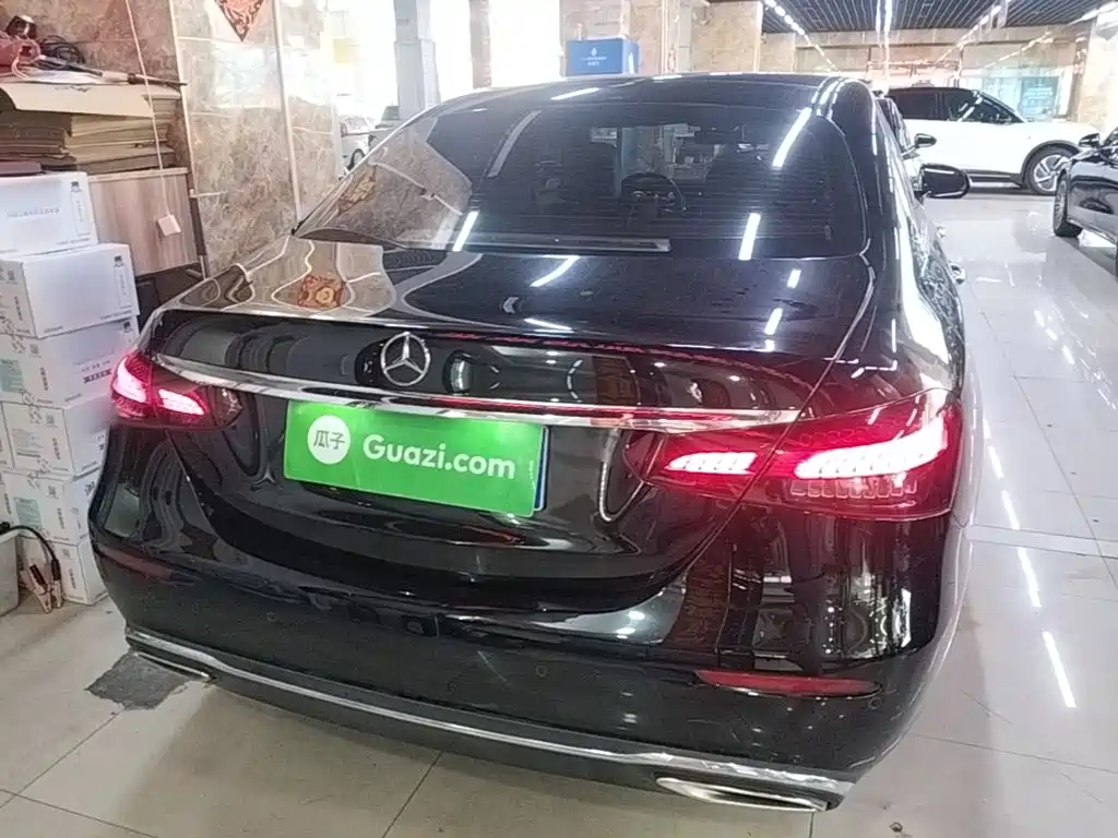 Mercedes-Benz E-Class — миниатюра 6