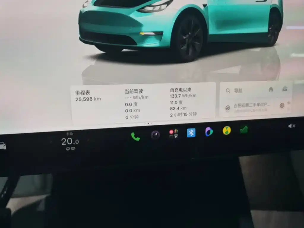 Tesla Model Y — миниатюра 12
