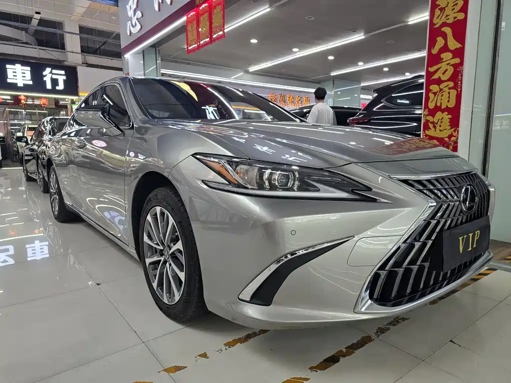 Lexus ES 2022