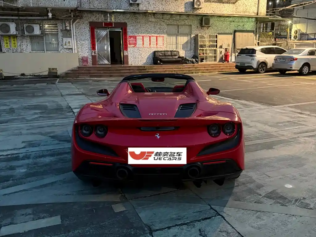 Ferrari F8 — миниатюра 2