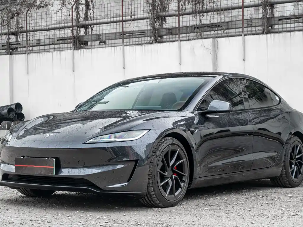 Tesla Model 3 2024