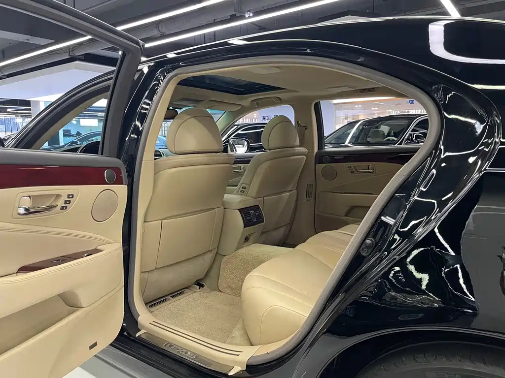 Lexus LS — миниатюра 7