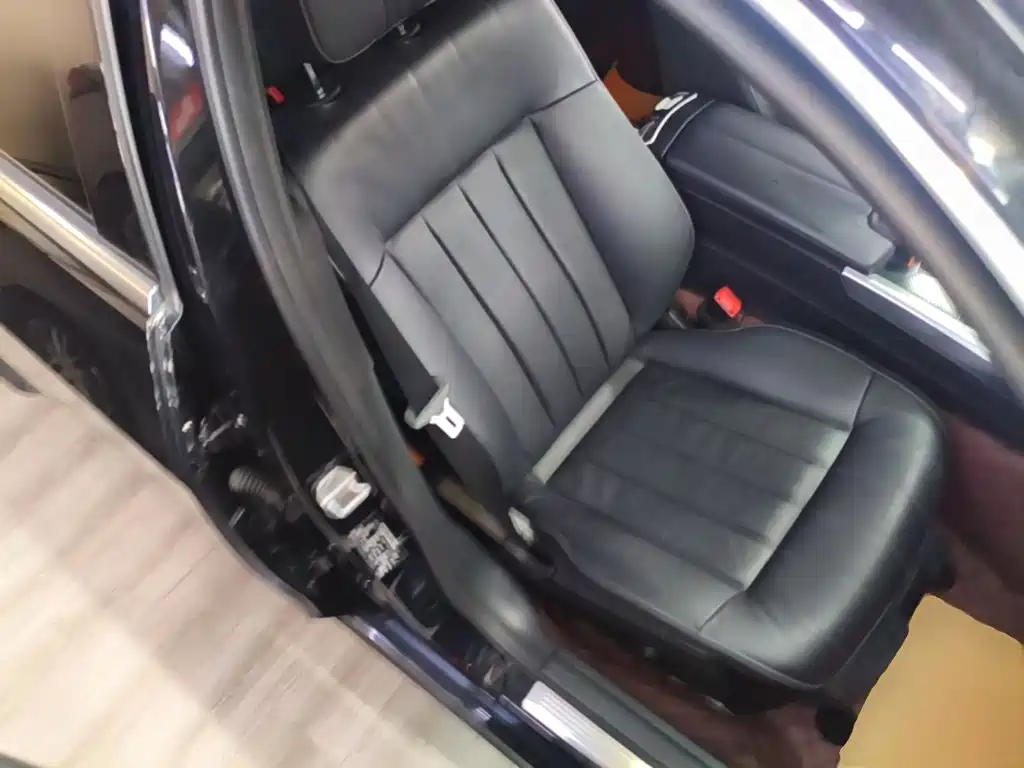 Mercedes-Benz E-Class — миниатюра 25