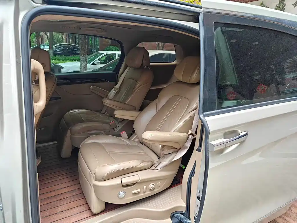 Buick GL8 — миниатюра 5