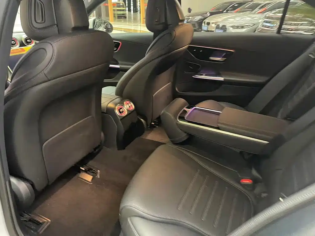 Mercedes-Benz C-Class — миниатюра 8