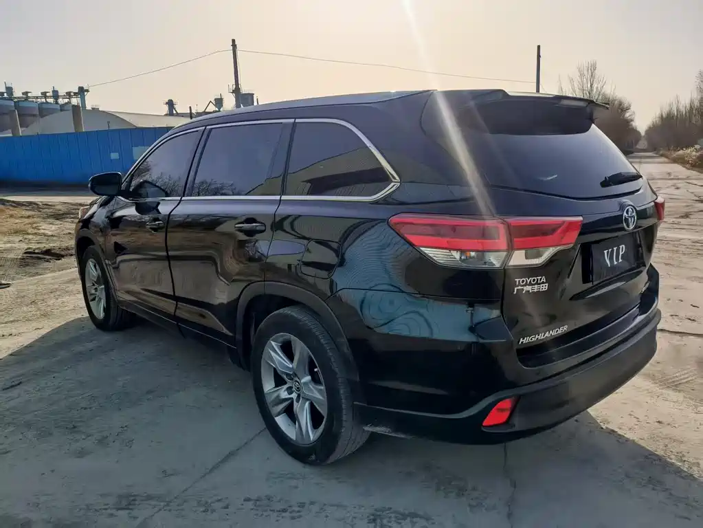 TOYOTA HIGHLANDER