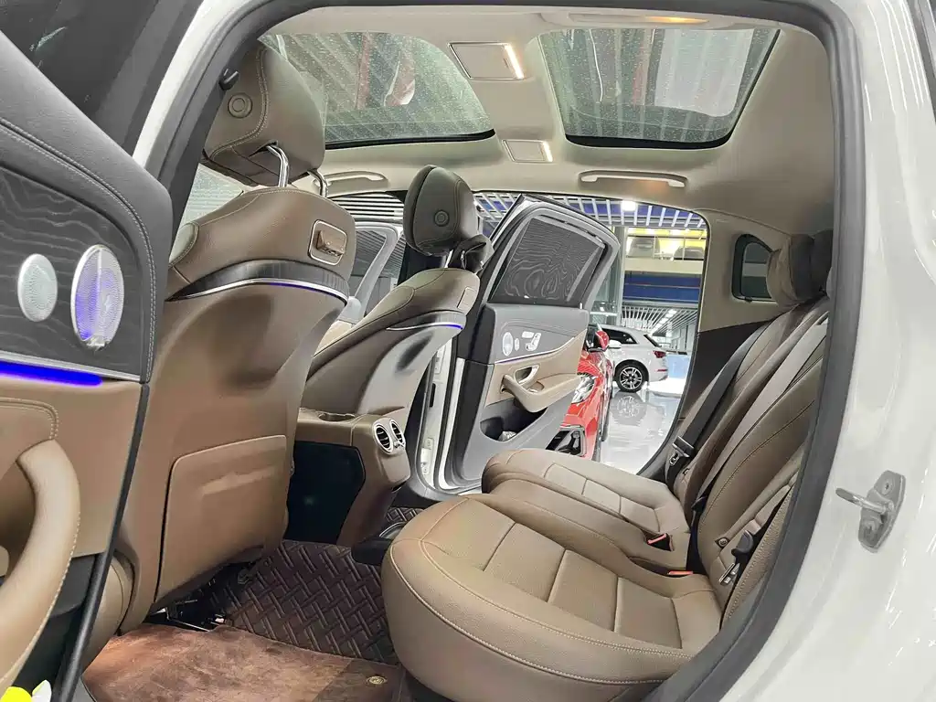 Mercedes-Benz E-Class — миниатюра 7
