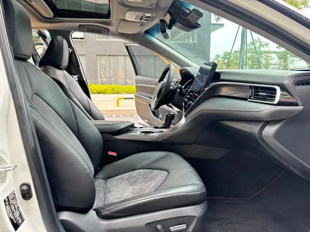 Toyota Camry — миниатюра 8