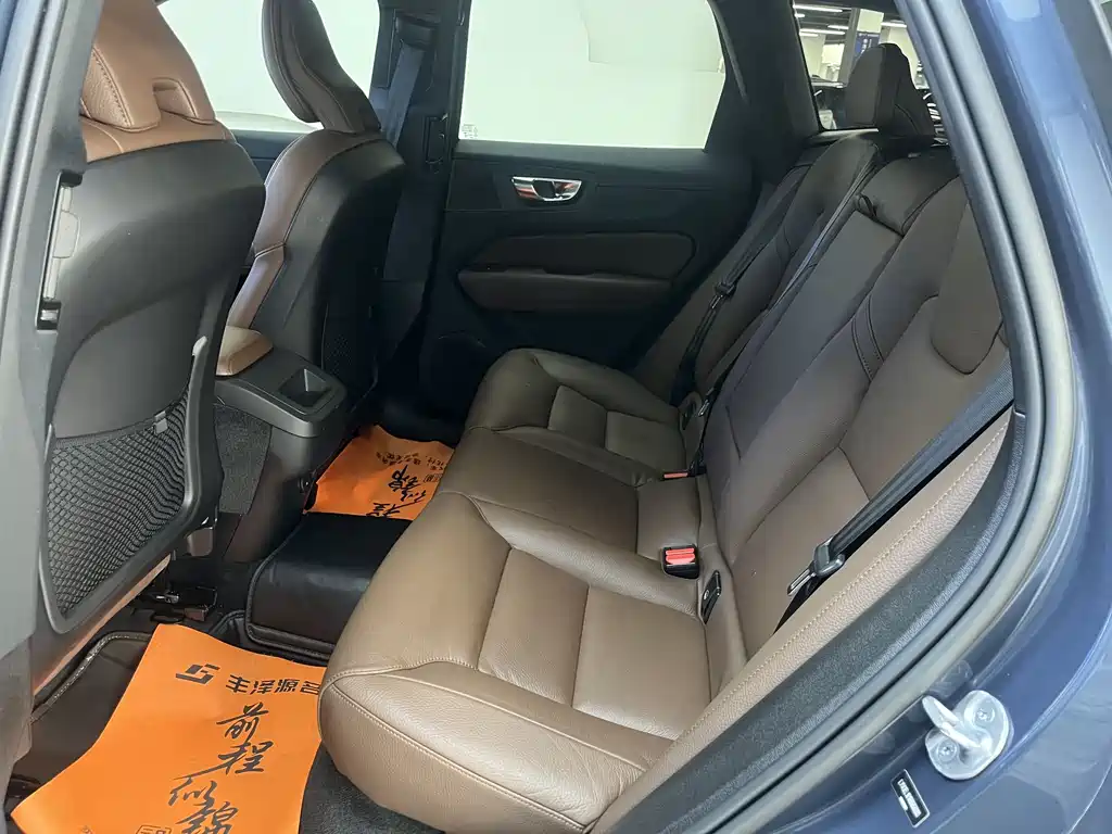 Volvo XC60 2024 B5 Luxury