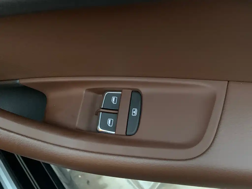 Audi A6L — миниатюра 12