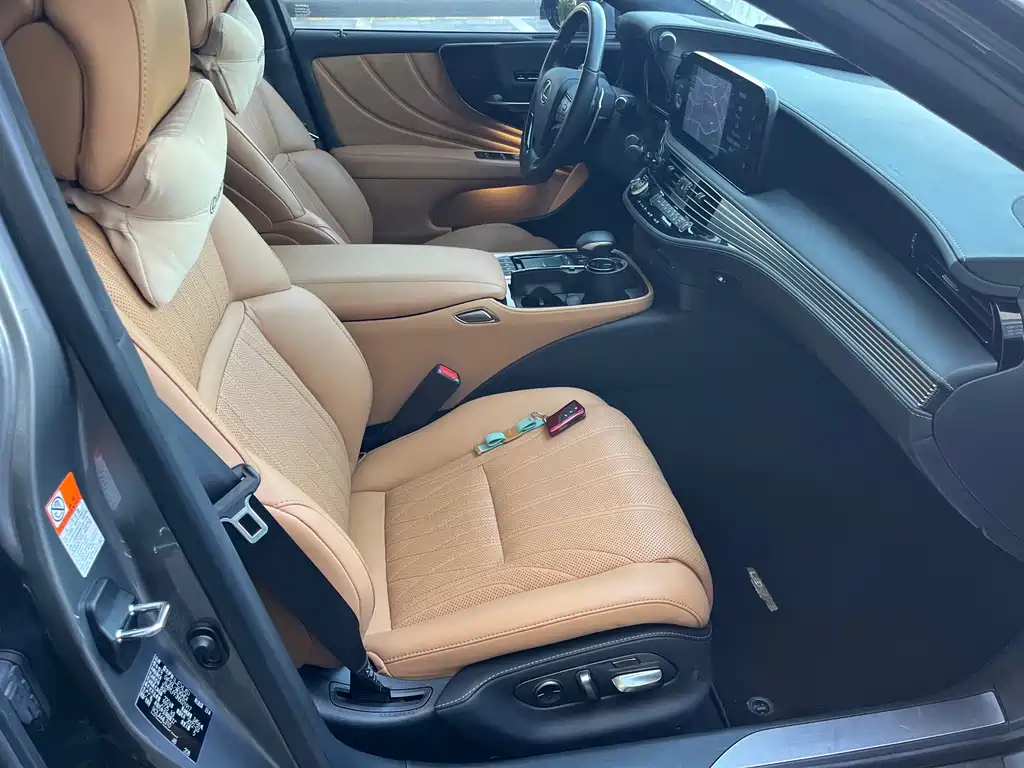 Lexus LS — миниатюра 12